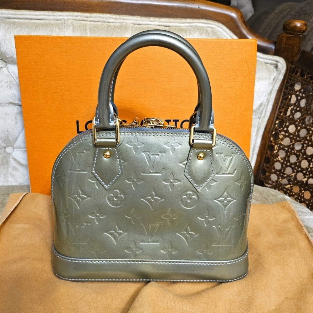 (SOLD)Authentic Louis Vuitton Vernis BB alma - Picture 2 of 12